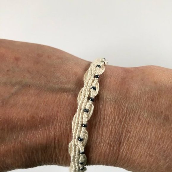 Reversible Friendship Bracelet, Beaded Bracelet - Picture 5 of 6